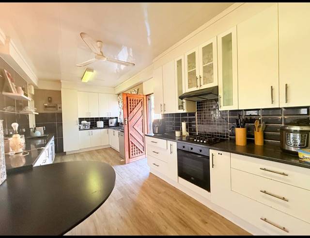 4 BEDROOM HOUSE FOR SALE IN VANDERBIJLPARK CE 2